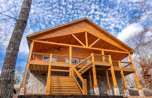 Granite Falls Cabin | Cozy log cabin with Lakefront and Private Dock