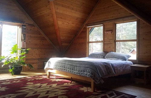 Stevensville House | Cozy Log Cabin with Wood Stove and Mountain Views