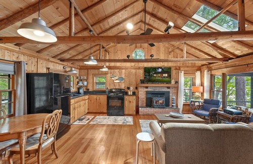 Le Roy Cabin | Cozy log cabin with amazing lake views!