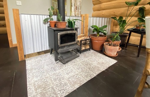 Morin Heights Cabin | Cozy log home on peaceful Lac Belanger, 10 minutes from ski hills