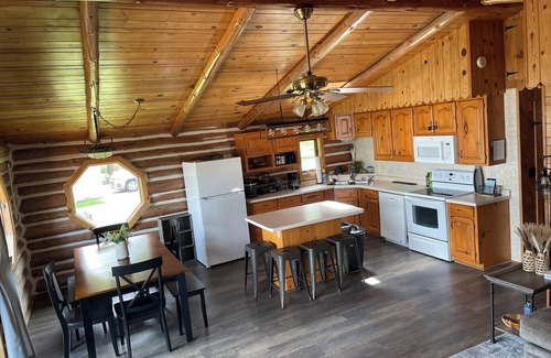Suring House | Cozy log house on beautiful Kelly Lake in Suring Wisconsin
