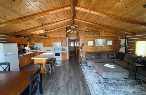Suring House | Cozy log house on beautiful Kelly Lake in Suring Wisconsin