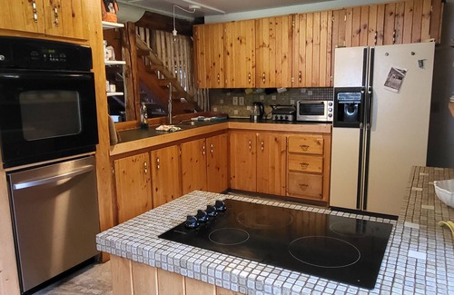 Salmo House | Cozy Log House on Private Acreage 20 Minutes from Nelson.
