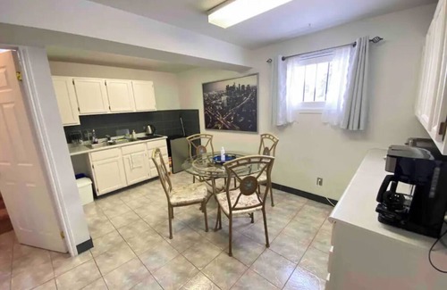 White Oaks House | COZY LONDON 5 BDRM HOME-MINS FROM ALL AMENITIES