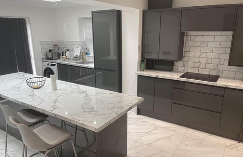 Thamesmead House | Cozy London Home with Three Bedrooms