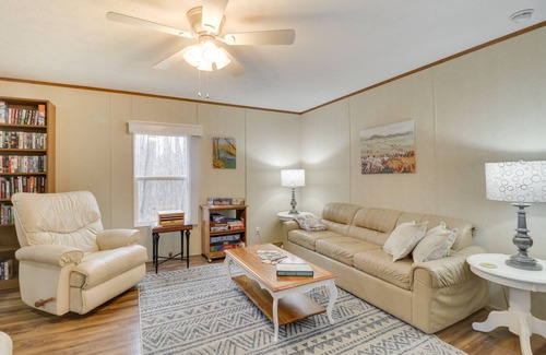 Louisa Cottage | Cozy Louisa Cottage Stay w/ Fire Pit!