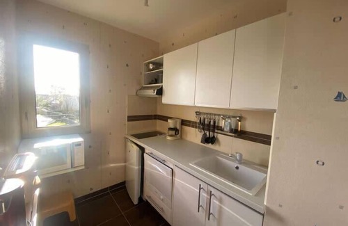 Bernieres-sur-Mer Apartment | Cozy love cocoon of 34 m² direct access to the sea