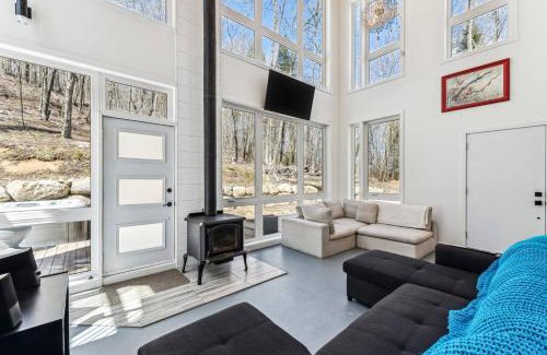 Grenville-sur-la-Rouge Ski Chalet | Cozy, luminous and charming retreat