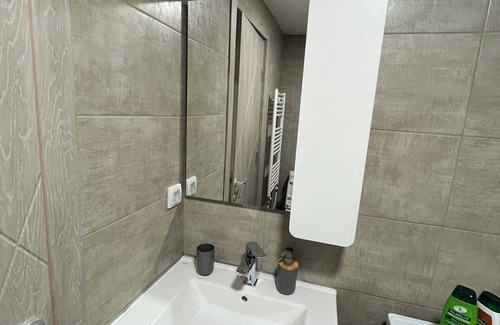 Kisela Voda House | Cozy lux and modern apartment with 1 bedroom, full kitchen, WiFi, AC in Skopje.