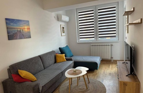 Kisela Voda House | Cozy lux and modern apartment with 1 bedroom, full kitchen, WiFi, AC in Skopje.
