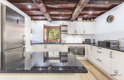 Orbacem Villa | Cozy luxarious villa to spend days with Family and Friends