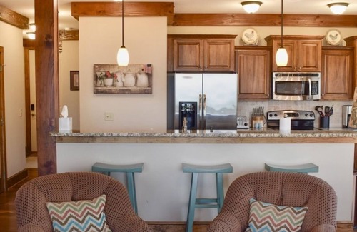 Boone Condo | Cozy Luxe Echota: Grandfather Views, Pools,Fishing,Fireplace, 2 Kings,No Stairs