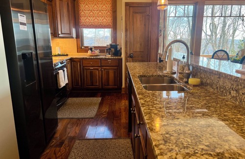 Boone Condo | Cozy Luxe Echota: Grandfather Views, Pools,Fishing,Fireplace, 2 Kings,No Stairs