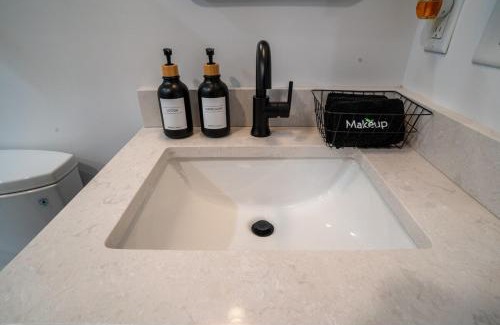 East Raleigh Apartment | Cozy Luxe Escape, Raleigh 2BR Getaway, Sleeps 4, Pets, Kids & Business Travelers Welcome
