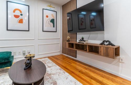 East Raleigh Apartment | Cozy Luxe Escape, Raleigh 2BR Getaway, Sleeps 4, Pets, Kids & Business Travelers Welcome