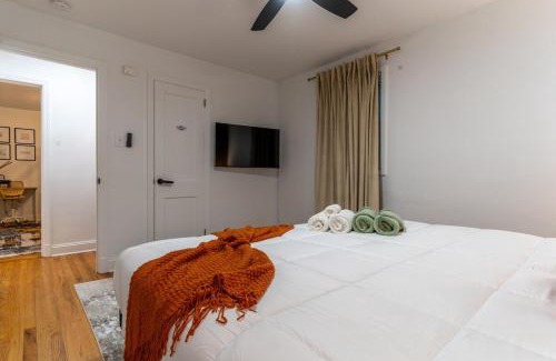 East Raleigh Apartment | Cozy Luxe Escape, Raleigh 2BR Getaway, Sleeps 4, Pets, Kids & Business Travelers Welcome