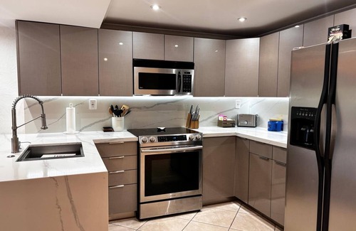 Hialeah Condo | Cozy Luxurious Condo with Harry Potter Room and Park Fun