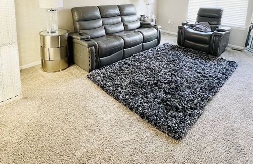 Novi Apartment | Cozy Luxury 2 BR With Free Parking