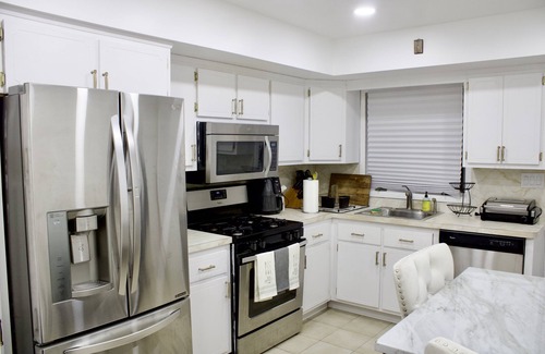 Little Ferry House | Cozy Luxury 3 Bedroom Home … Located 15 min from NYC Quiet Street/Neighborhood