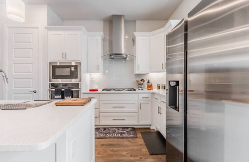Legacy Park House | Cozy Luxury Corporate Housing
