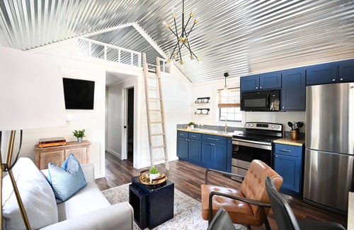 Somerville Cottage | Cozy Luxury Cottage 20 minutes from Texas A&M University!