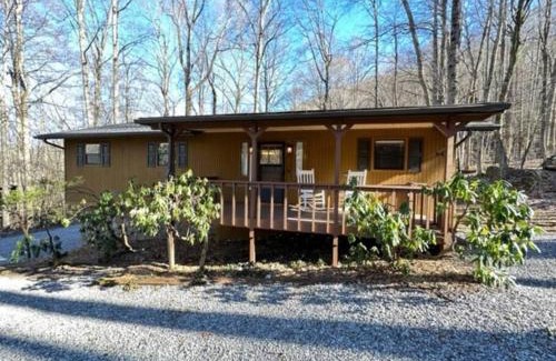 Maggie Valley House | Cozy Maggie Retreat - Easy access with 2 car garage