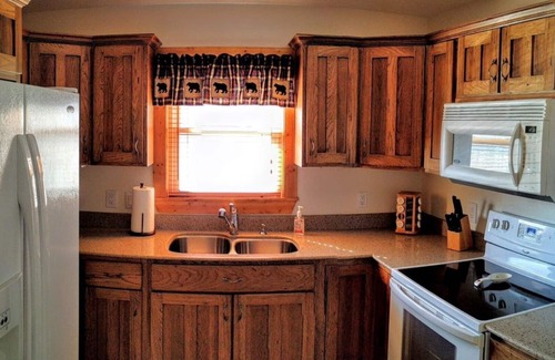 Maggie Valley Cabin | Cozy Maggie Valley Cabin near Cataloochee Ski Area, withnhot tub. Bikers Welcome