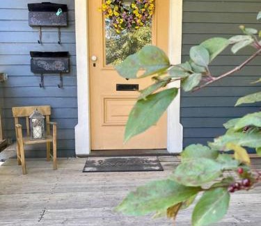 Adrian Apartment | Cozy Main Street Flat