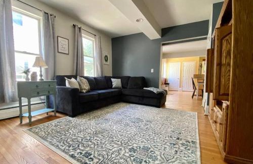 Adrian Apartment | Cozy Main Street Flat