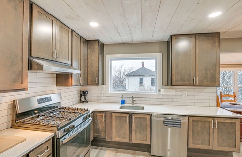 Lubec Condo | Cozy Maine Getaway: Covered Deck, Walk to Beach!