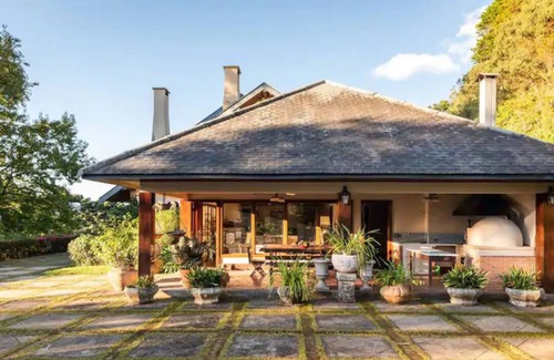 Loteamento Jardim Veu da Noiva House | Cozy mansion in Campos do Jordão