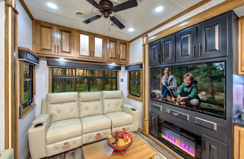 Winterville House | Cozy Mansion on Wheels for Rent Monthly/Annually ONLY.