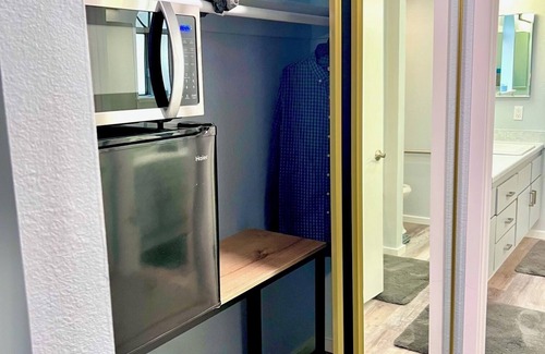 Las Vegas House | Cozy Master Bedroom & Bathroom Suite - Pet Friendly