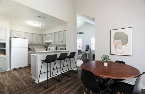 Oakwell Farms Apartment | Cozy Medical Center Apartment