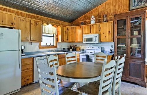 Medina House | Cozy Medina Cottages w/Patio & Mountain Views!