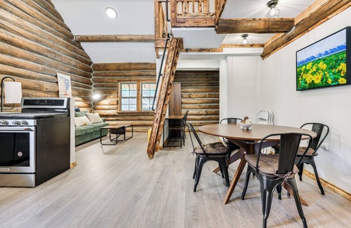 Divide Cabin | Cozy Melrose Cabin w/Fire Pit: Walk to River!