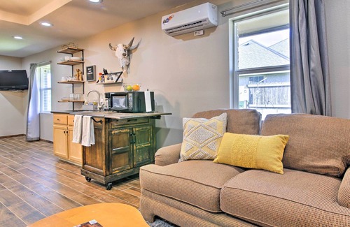 Mercedes Apartment | Cozy Mercedes Studio: Work From Home Friendly