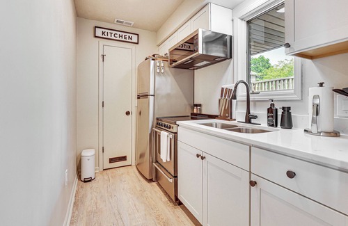 Canton House | Cozy Meyers Lake Townhome: Near Hall of Fame!