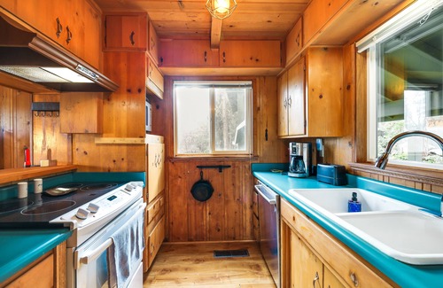 Mi-Wuk Village Cabin | Cozy Mi-Wuk Village Cabin: 18 Mi to Dodge Ridge!
