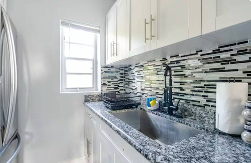 Pinewood Apartment | COZY MIAMI HOME NEAR DOWNTOWN/WYNWOOD/DESIGN DISTRIC