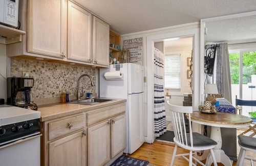 Dennis Port Condo | Cozy Mid-Cape Studio Steps to the Beach