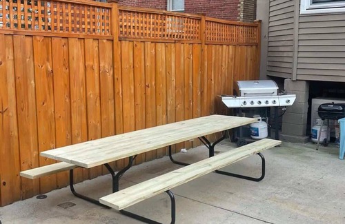 Columbia Heights Condo | Cozy Mid-Century Apartment Steps From Restaurants