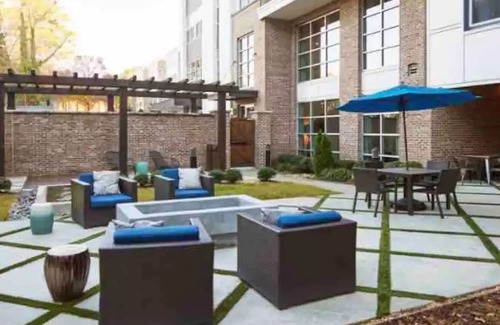 Sandy Springs Apartment | Cozy Mid-Rise Suburb of Atlantan