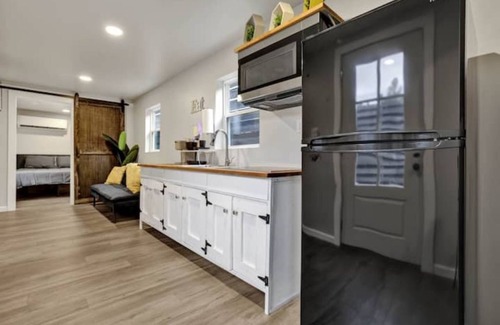 Athens Cottage | Cozy Midnight Cargo Cottage - Near Wheeler Lake