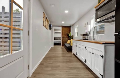 Athens Cottage | Cozy Midnight Cargo Cottage - Near Wheeler Lake
