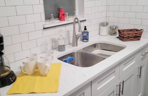 Government Hill Apartment | Cozy Midtown Apartment, King Bed