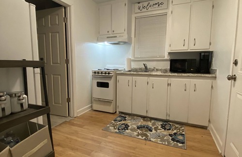 Midtown House | Cozy Midtown Cottage