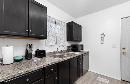 Kansas City House | Cozy midtown home 10 minutes to downtown Kansas City.
