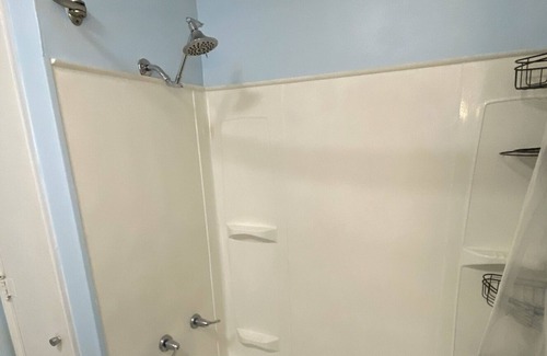 Capital View House | Cozy Minimalist Bungalow --5 mins to UAMS & Capitol