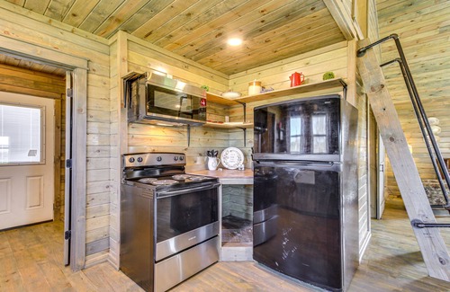 New Site Cabin | Cozy Mississippi Cabin w/Covered Porch & Grill!